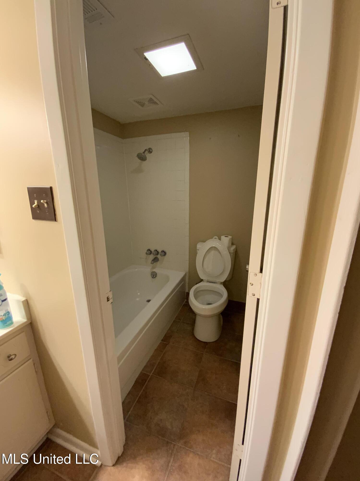 5155 Wayneland Drive, Unit G1 Jackson, MS 39211 - Photo 12 of 25 F9EAC3AB-399B-4366-BE4F-AE3F6527E807