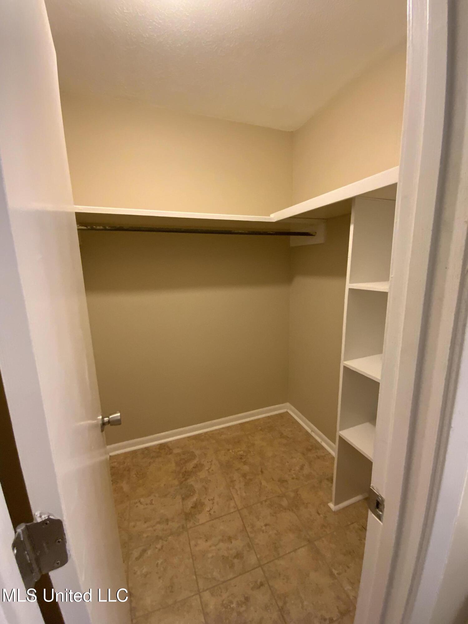 5155 Wayneland Drive, Unit G1 Jackson, MS 39211 - Photo 15 of 25 575A5E22-9F6B-486B-B836-0F562C34EB45