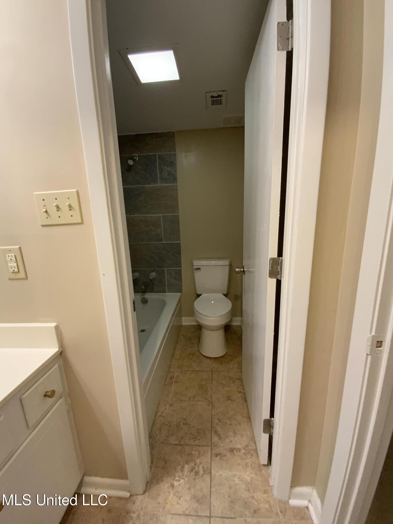 5155 Wayneland Drive, Unit G1 Jackson, MS 39211 - Photo 17 of 25 08BE0BD9-60C5-4982-B3FD-7EA0122CBF7C