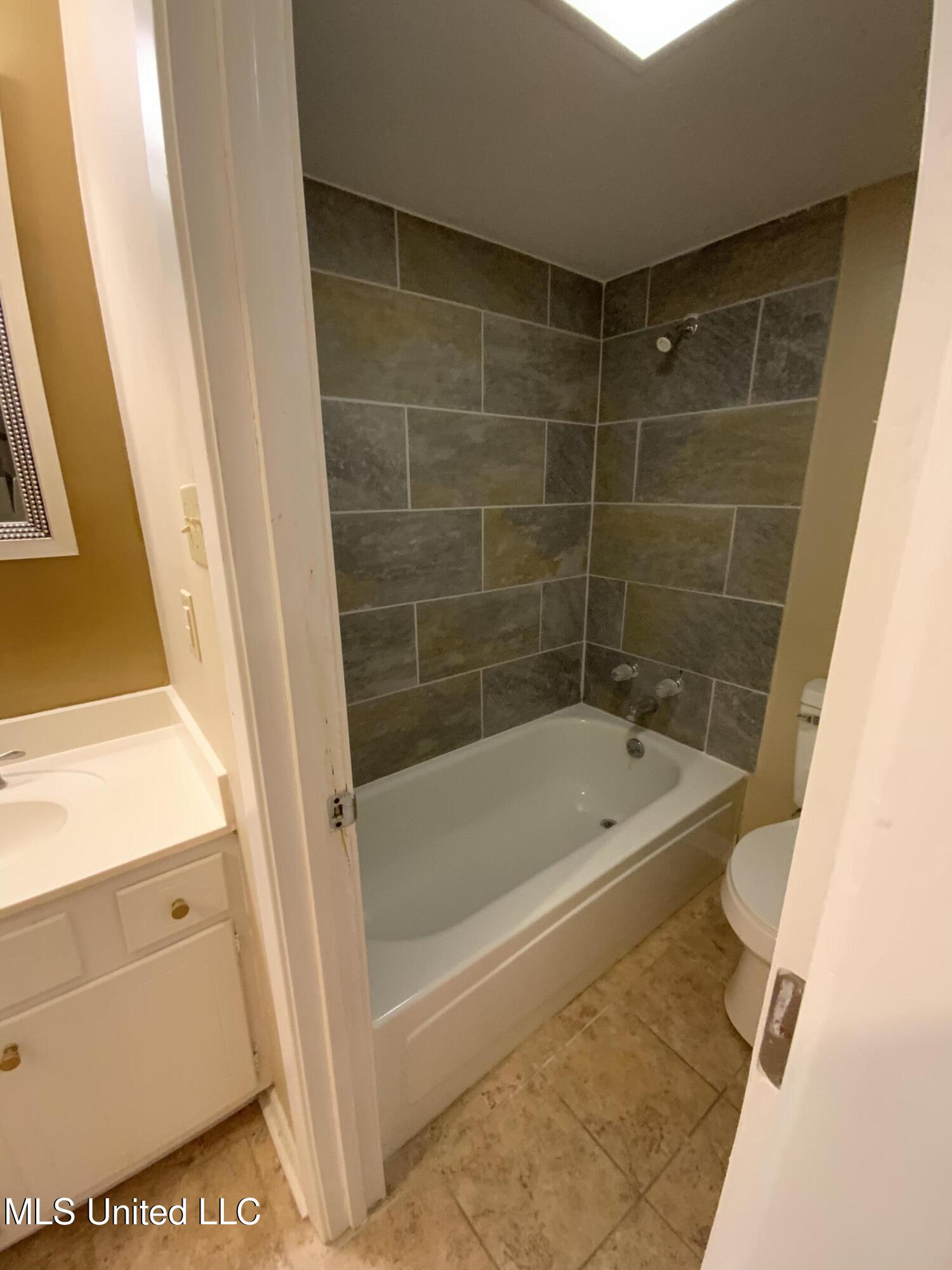 5155 Wayneland Drive, Unit G1 Jackson, MS 39211 - Photo 18 of 25 55730DCB-9E3C-4A5D-9FEC-D336B5AA2D81