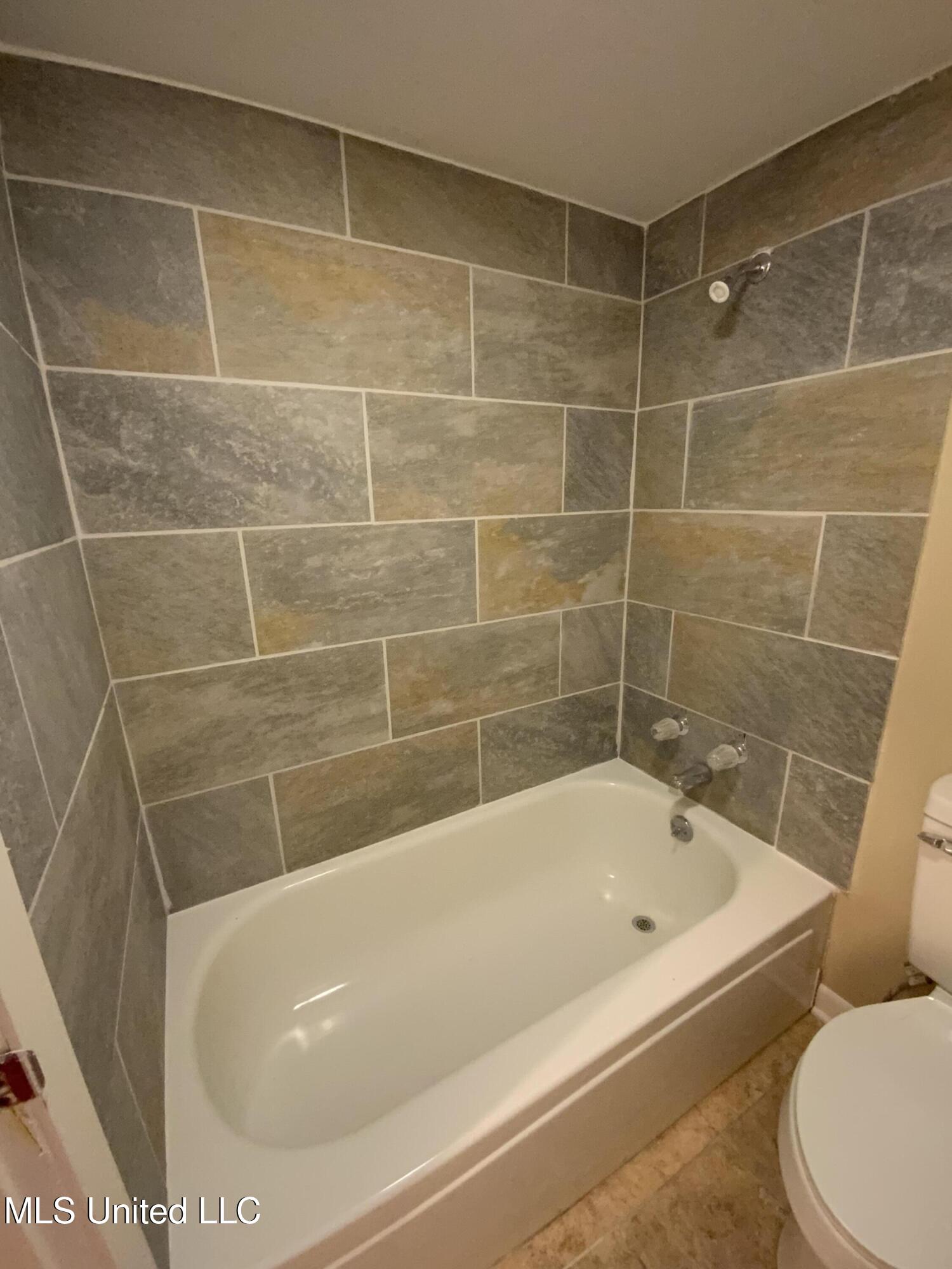 5155 Wayneland Drive, Unit G1 Jackson, MS 39211 - Photo 19 of 25 115BEF2E-342E-4F3E-B7DD-C1FF92DDBA09