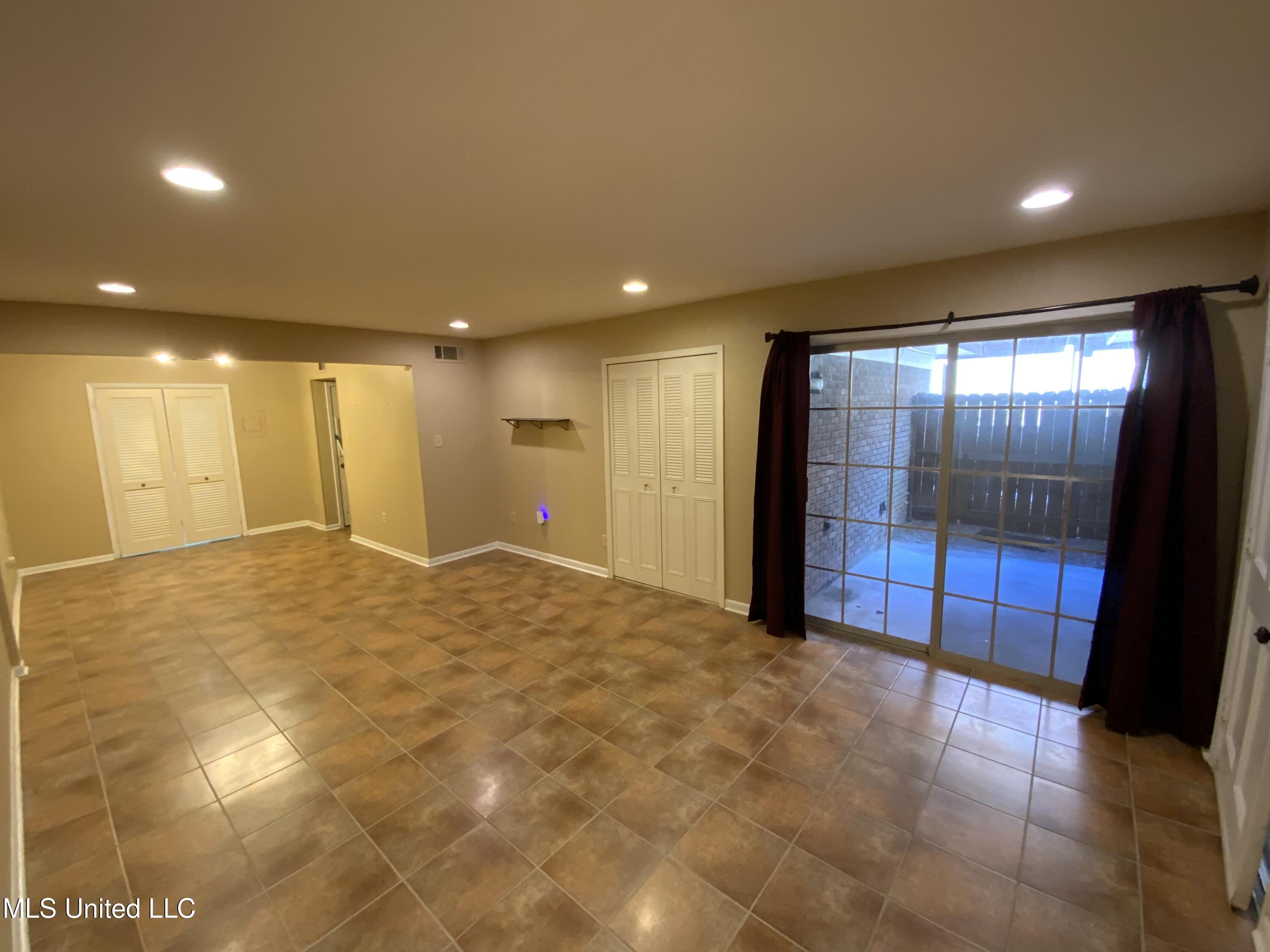 5155 Wayneland Drive, Unit G1 Jackson, MS 39211 - Photo 2 of 25 7C786BAA-59BB-4021-9FC7-A8328A9A4619