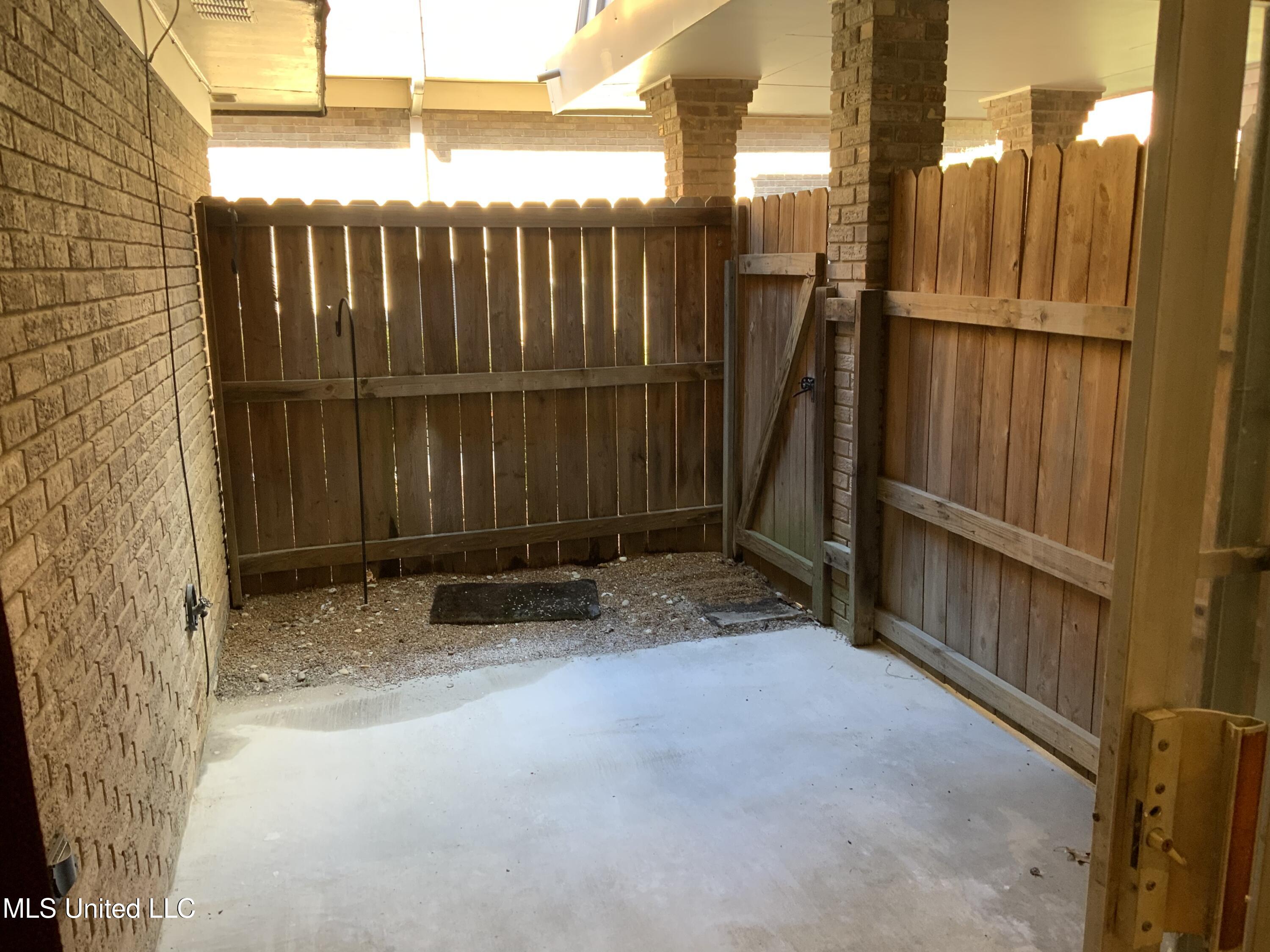 5155 Wayneland Drive, Unit G1 Jackson, MS 39211 - Photo 24 of 25 3679B6B9-E8AB-46EE-A34D-1044D6A7A130