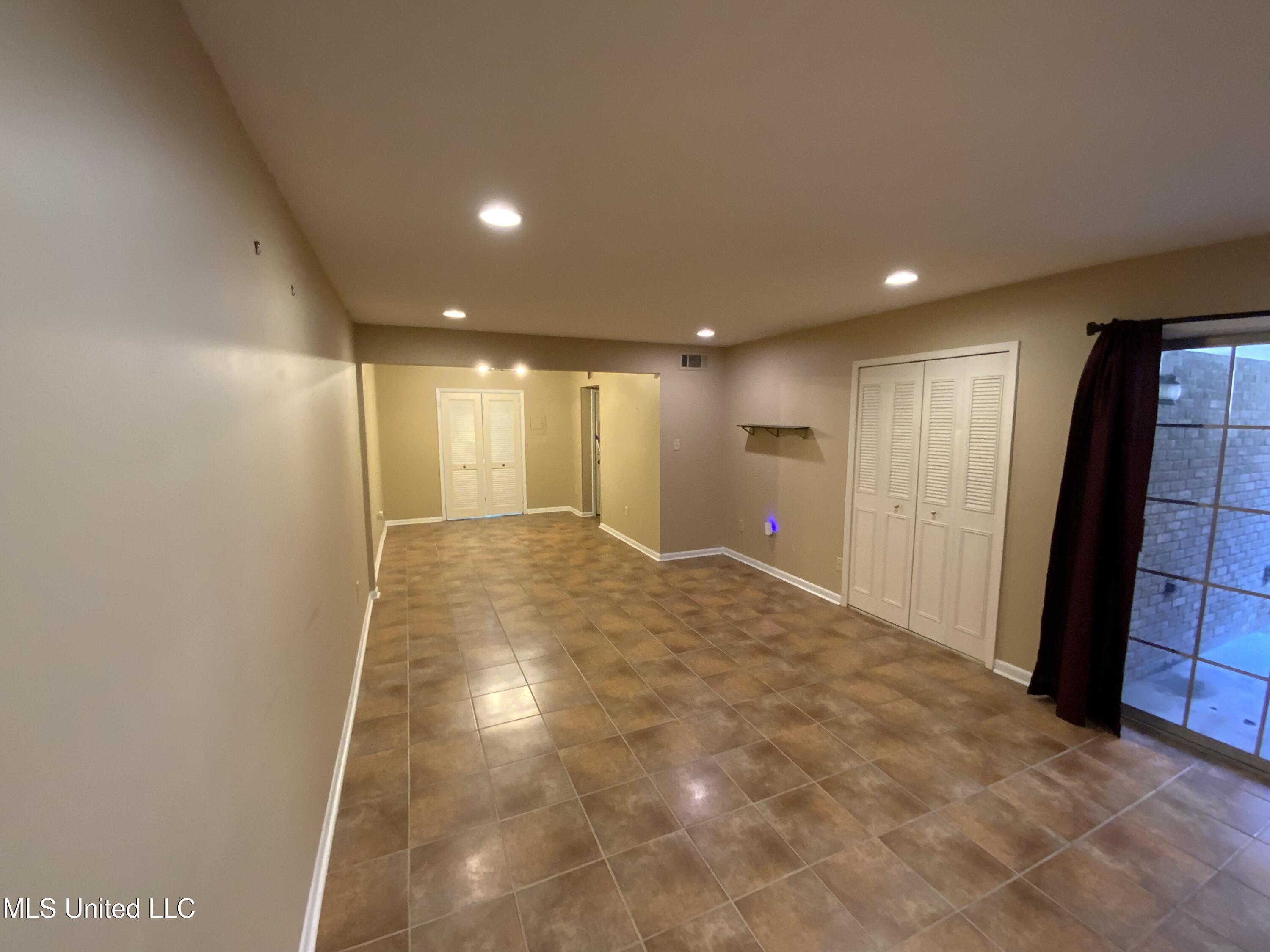 5155 Wayneland Drive, Unit G1 Jackson, MS 39211 - Photo 3 of 25 FC4C29B5-5E57-48ED-8DE9-2E326DB9E91D