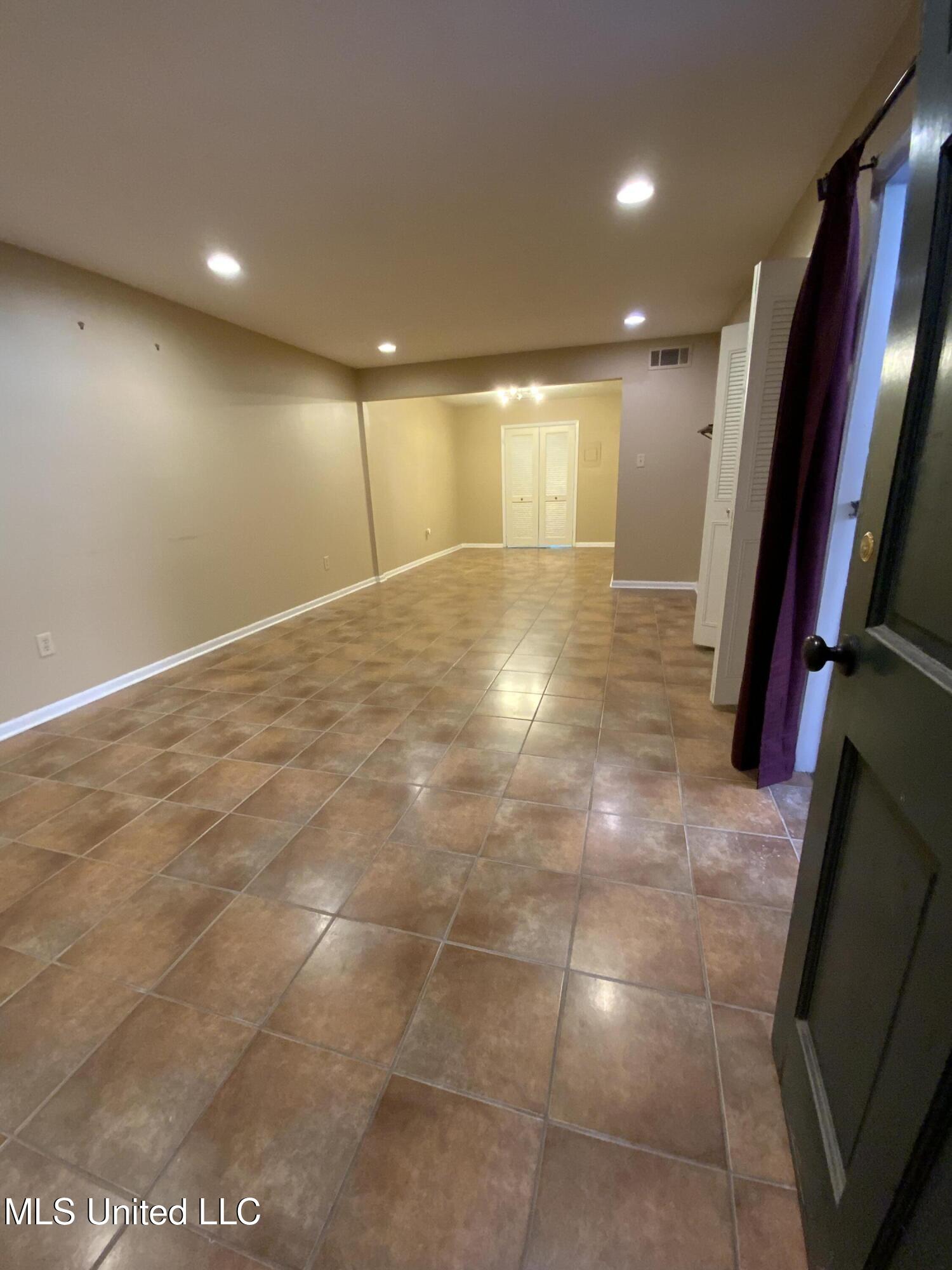 5155 Wayneland Drive, Unit G1 Jackson, MS 39211 - Photo 5 of 25 BA53BB2D-BFD1-4AC2-8A96-2496054B738E