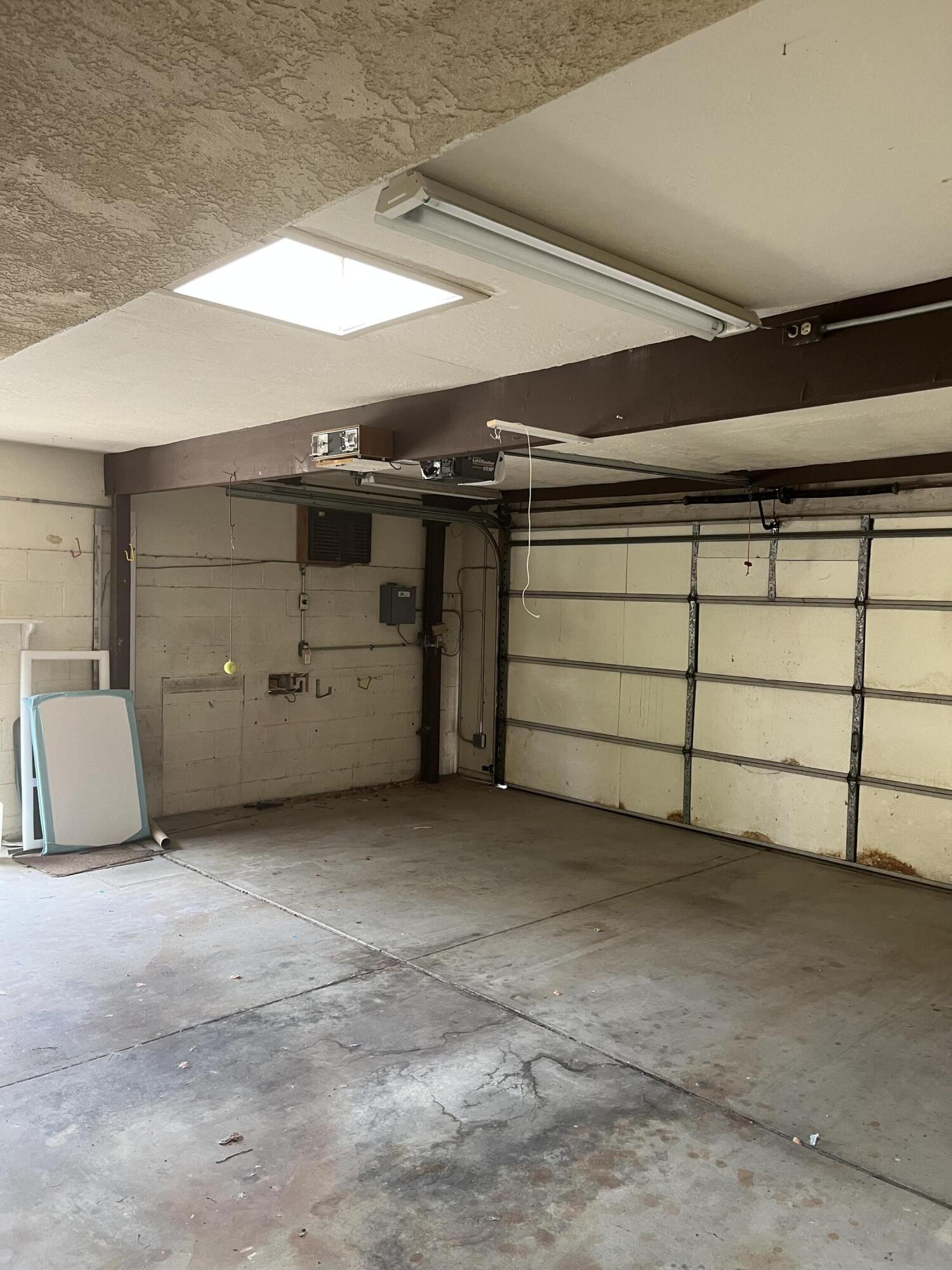 37520 Da Vall Drive Rancho Mirage, CA 92270 - Photo 17 of 23 a view of a garage