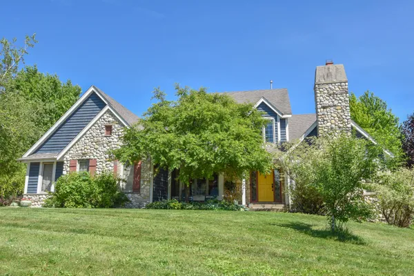 $775,000 | N53-w27805 Bantry Lane, Lisbon, WI 53089