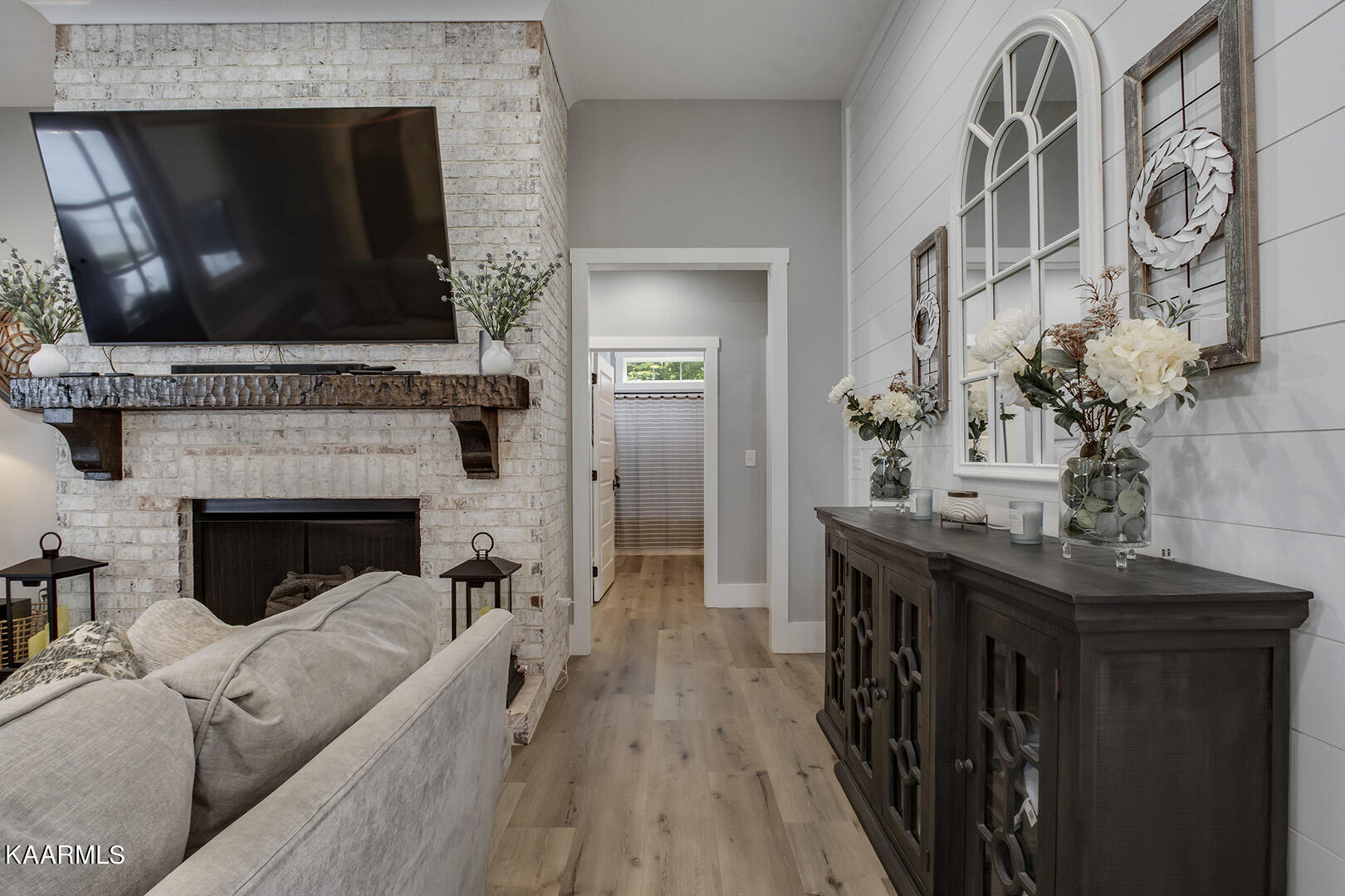 3681 Buttermilk Road West Kingston, TN 37763 - Photo 17 of 46 17_ButtermilkRoadW_3681_GuestHallEntry