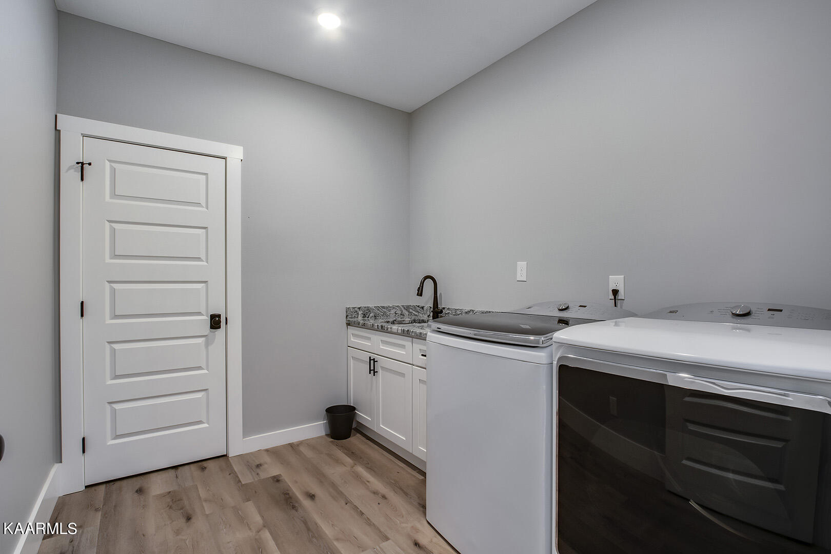 3681 Buttermilk Road West Kingston, TN 37763 - Photo 33 of 46 33_ButtermilkRoadW_3681_Laundry