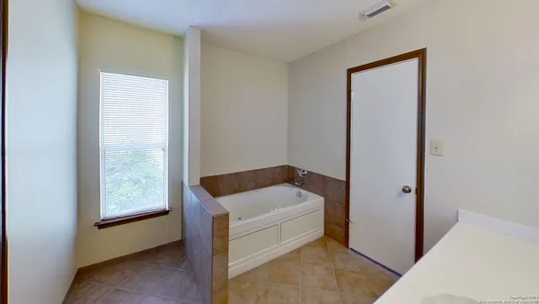 $2,110 | 2547 Smokey Creek, Schertz, TX 78154