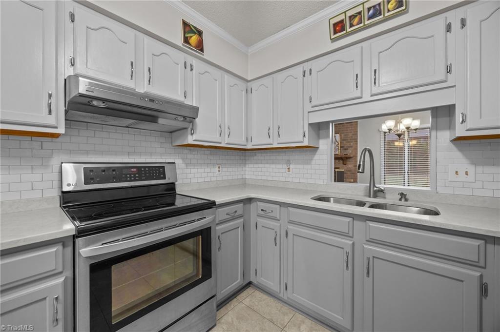 116 Briar Ridge Circle Winston-Salem, NC 27104 - Photo 5 of 33