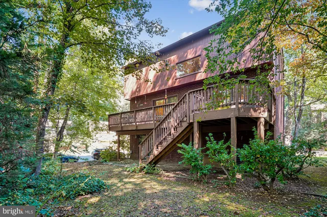 a picture of a wall with a white wall and a painting