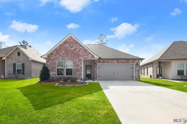 $279,900 | 23199 Harlington Drive, Denham Springs, LA 70726