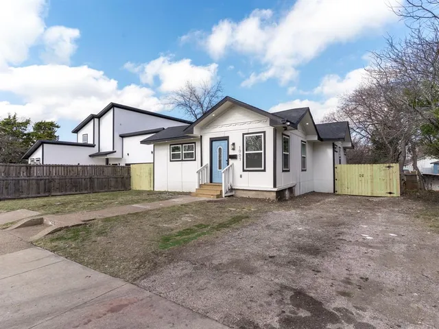 $2,199 | 1007 Strickland Street, Dallas, TX 75216