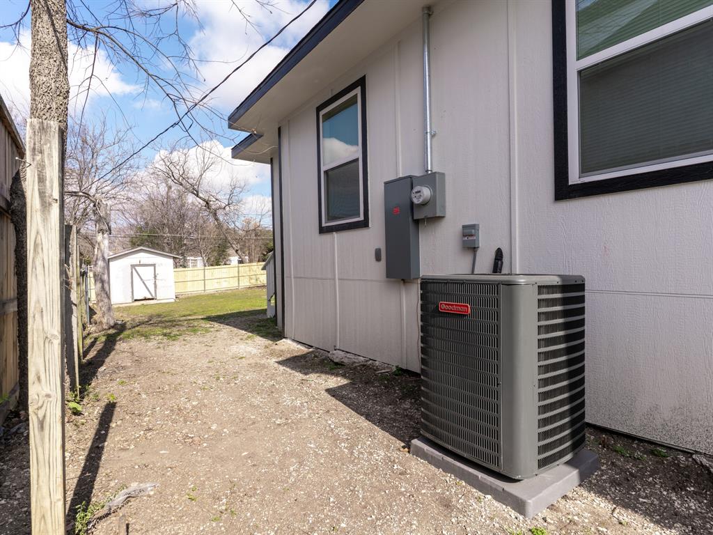 1007 Strickland Street Dallas, TX 75216 - Photo 11 of 21