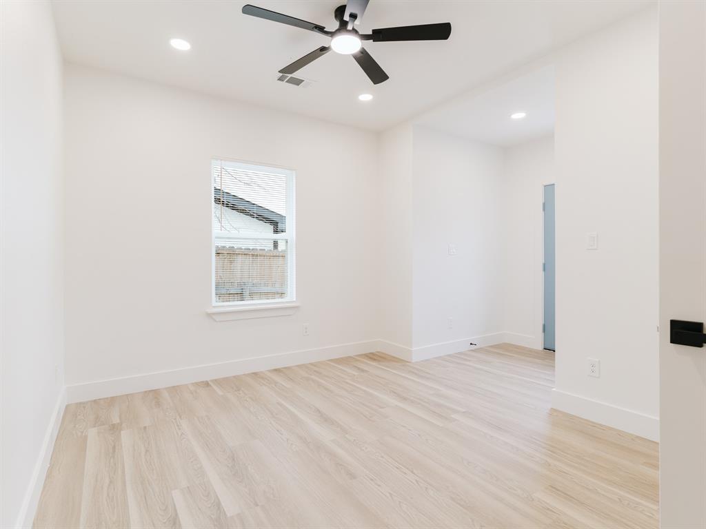 1007 Strickland Street Dallas, TX 75216 - Photo 15 of 21