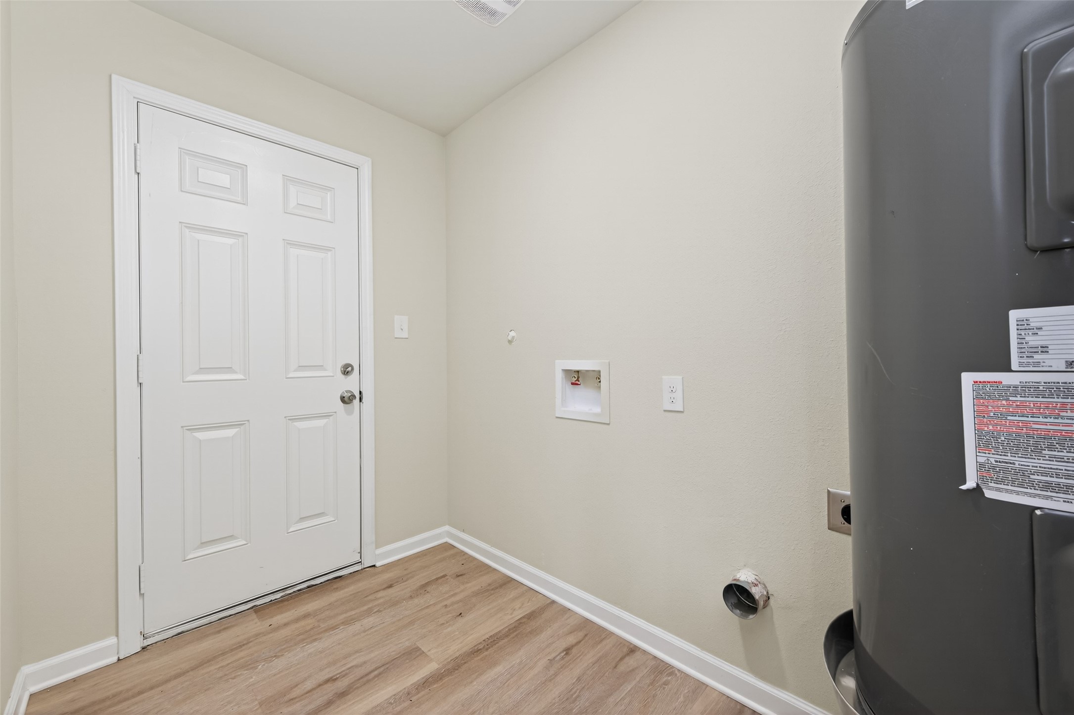1238 Hopper Road Houston, TX 77037 - Photo 28 of 40 a view of an empty room