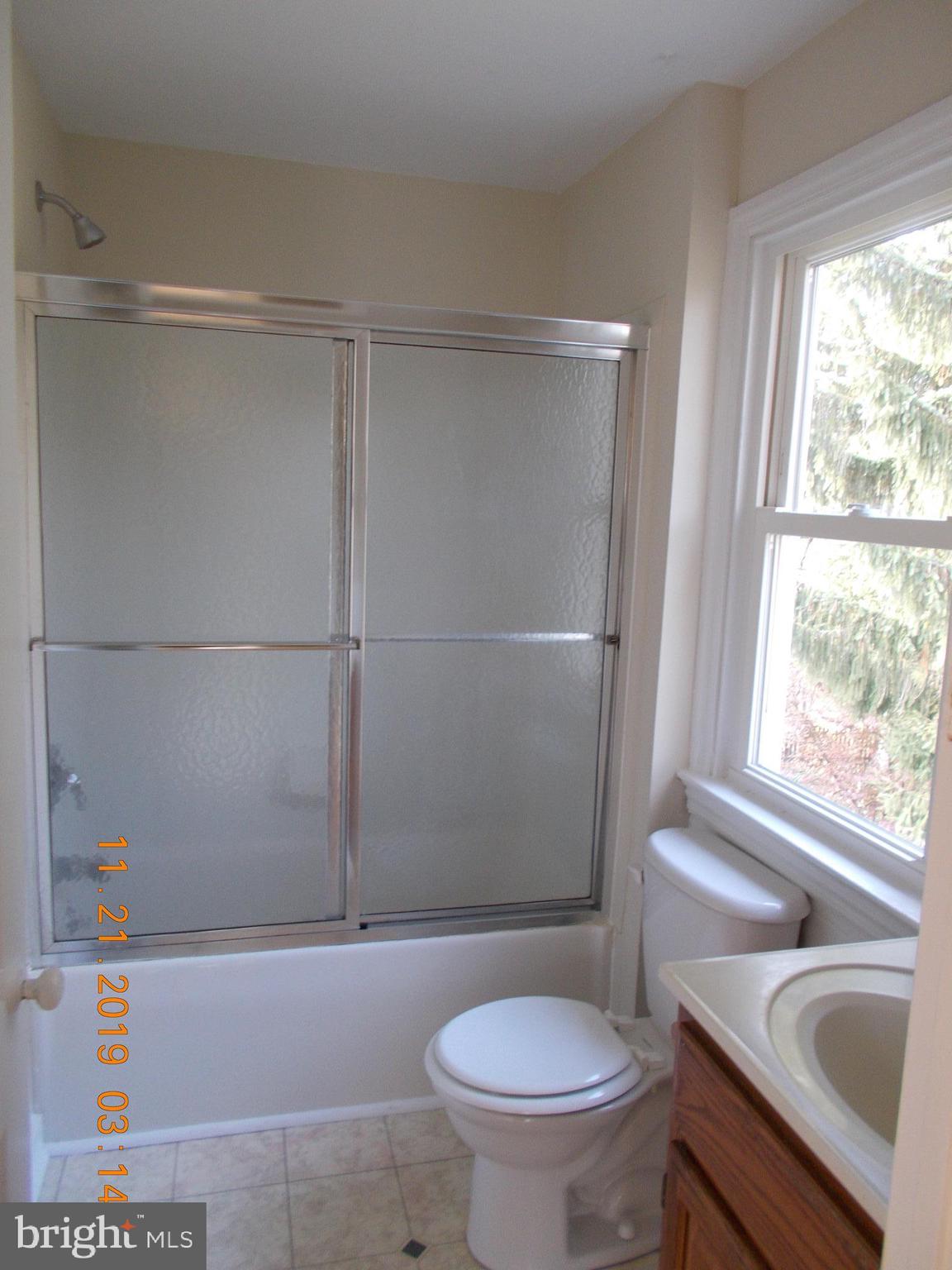 1136 Fairview Road Hagerstown, MD 21742 - Photo 14 of 16 BATH