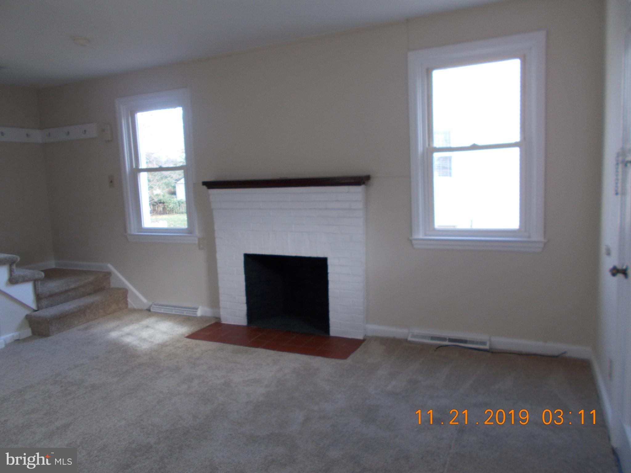 1136 Fairview Road Hagerstown, MD 21742 - Photo 7 of 16 LIVING ROOM