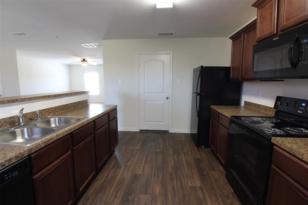 8202 Sandy Sea Road Cove, TX 77523 - Photo 11 of 17