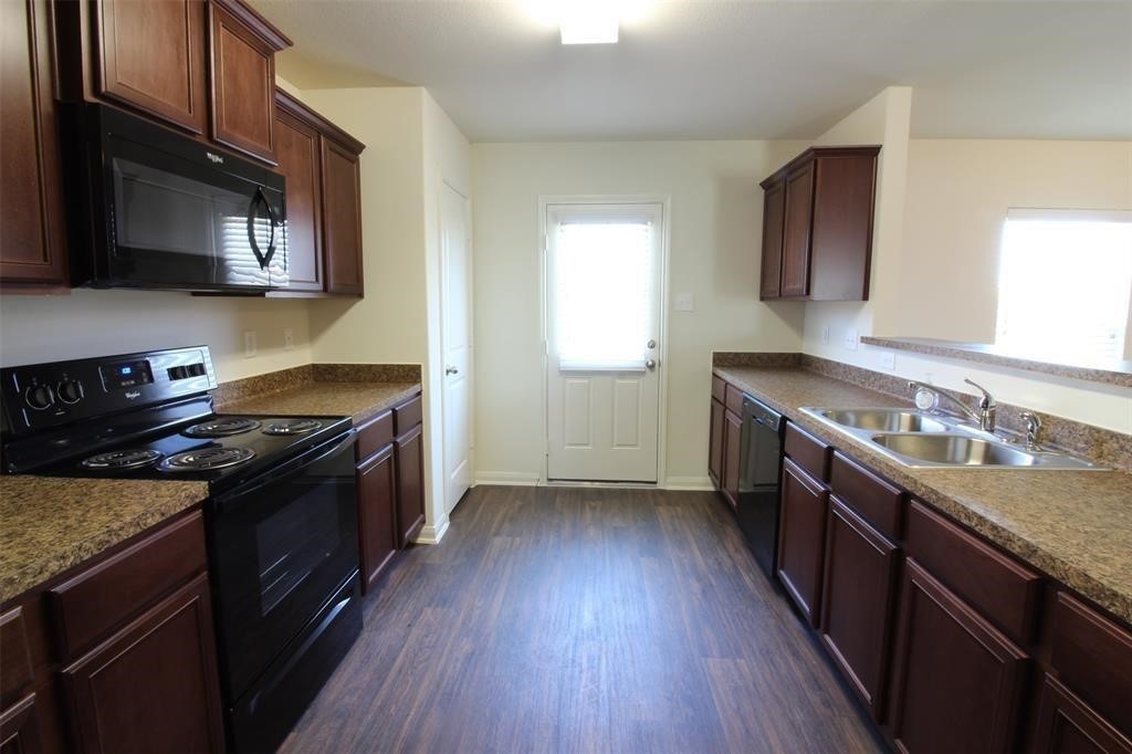 8202 Sandy Sea Road Cove, TX 77523 - Photo 9 of 17