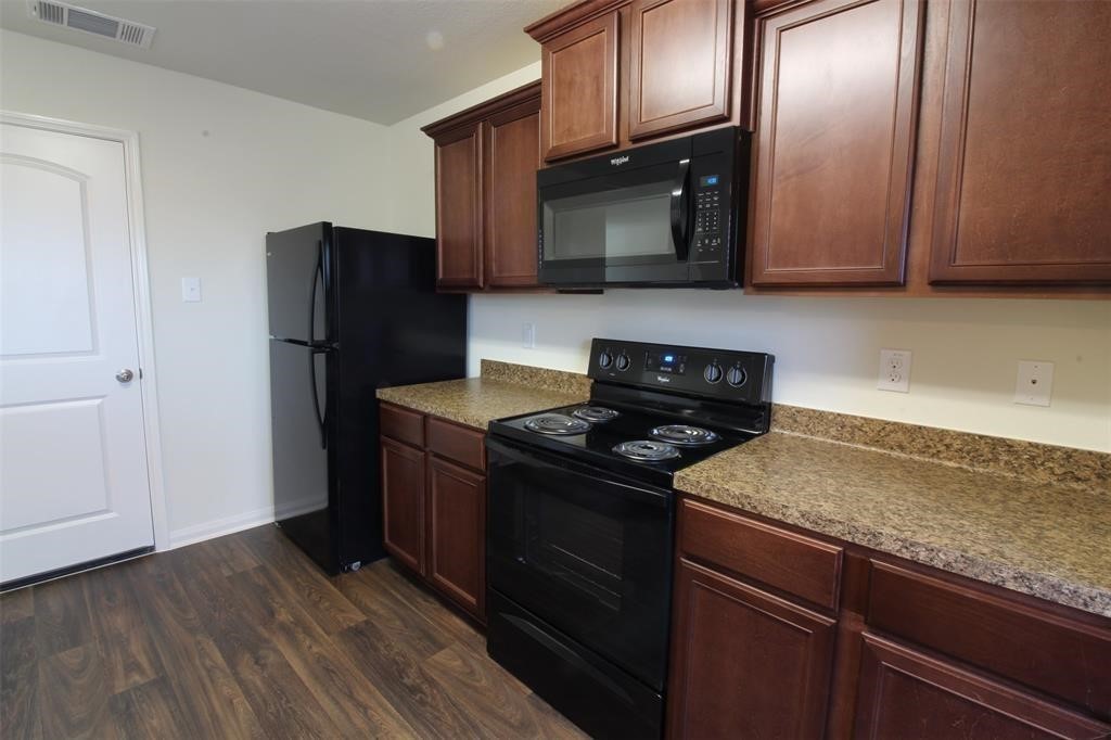 8202 Sandy Sea Road Cove, TX 77523 - Photo 10 of 17