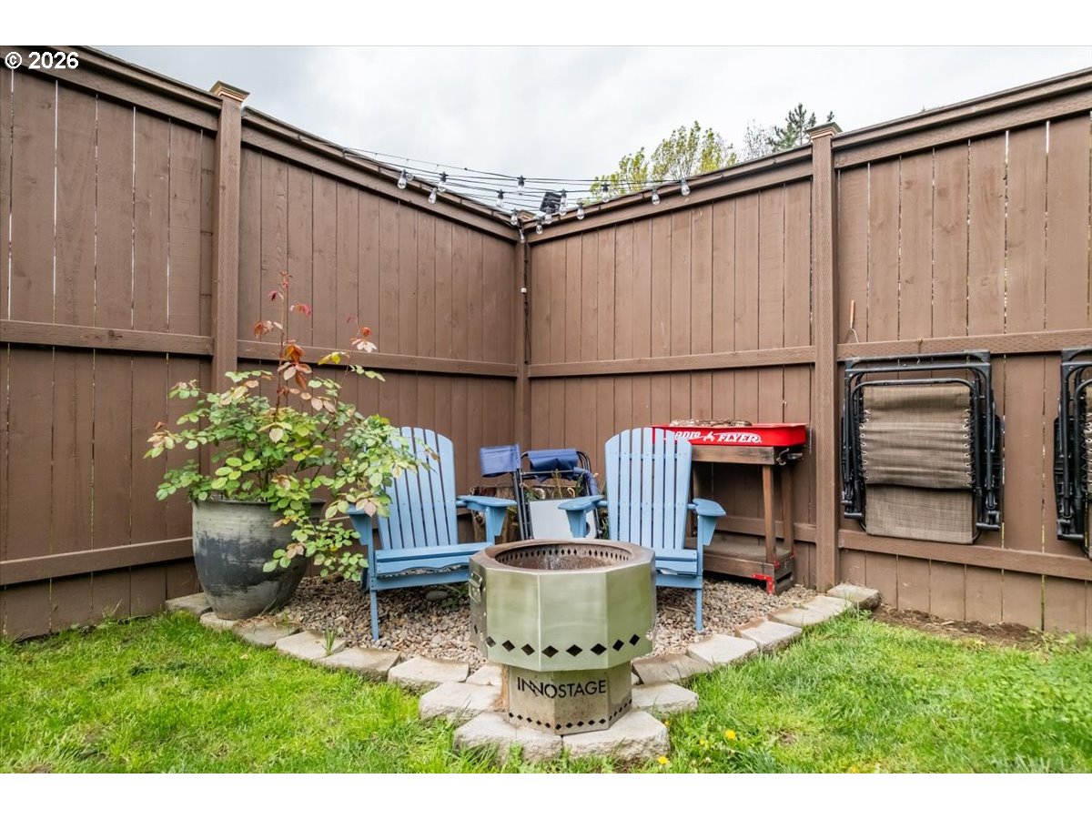 1000 Tasha Way Lebanon, OR 97355 - Photo 42 of 48 a backyard of a house with yard and furniture