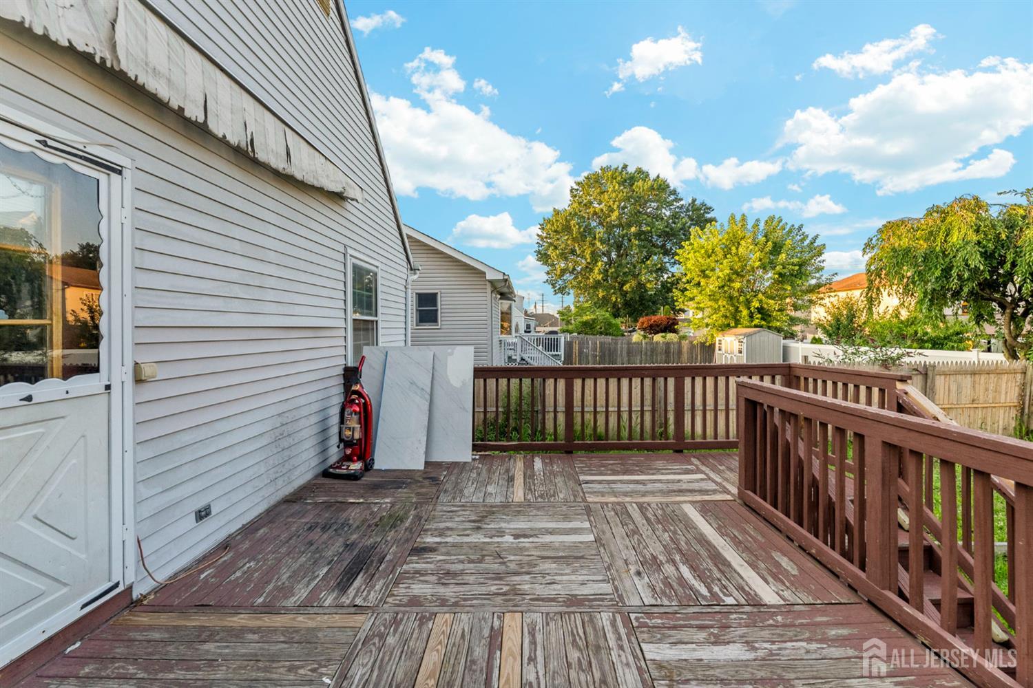 231 Old Road Sewaren, NJ 07077 - Photo 13 of 33