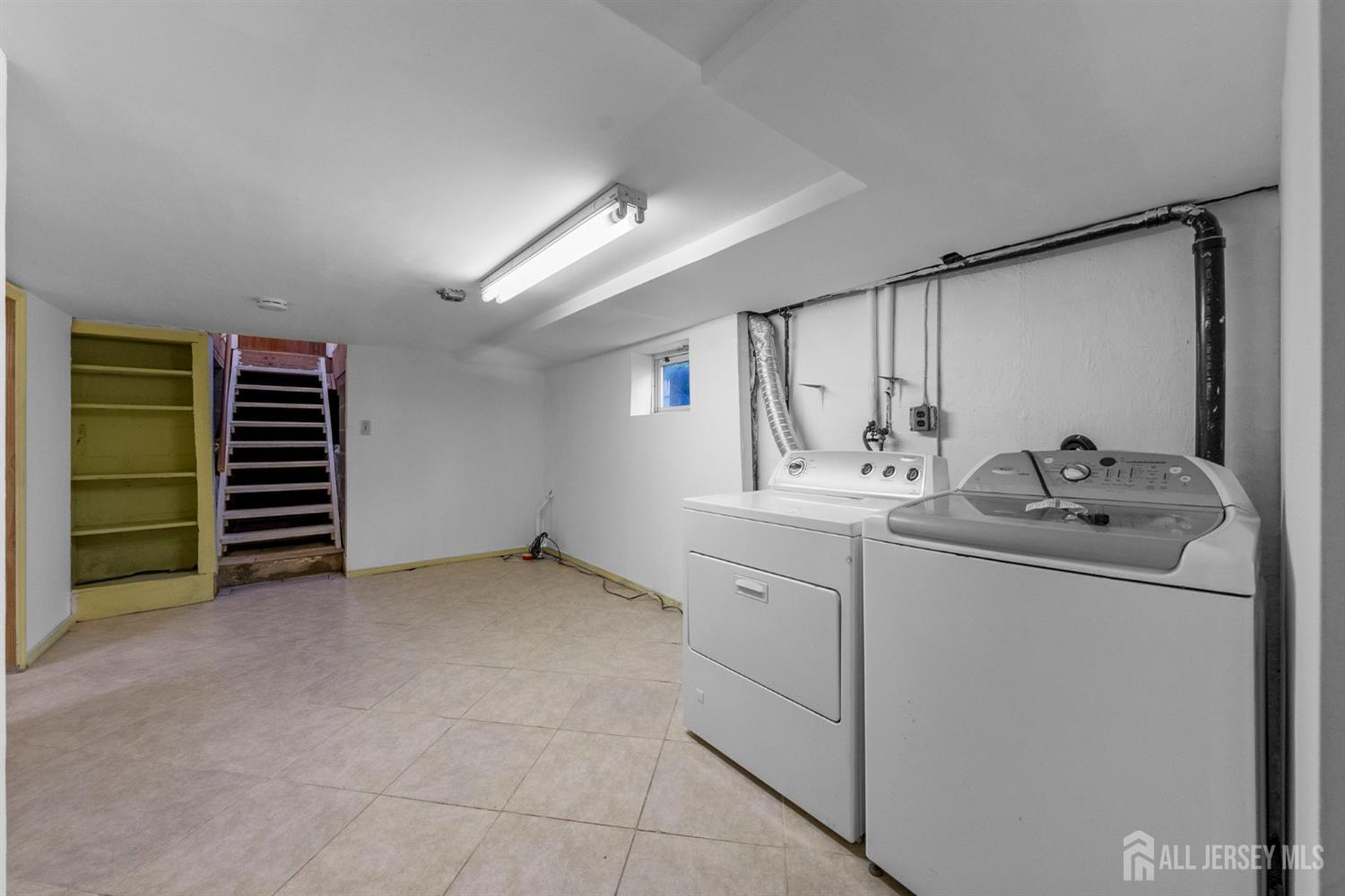 231 Old Road Sewaren, NJ 07077 - Photo 19 of 33