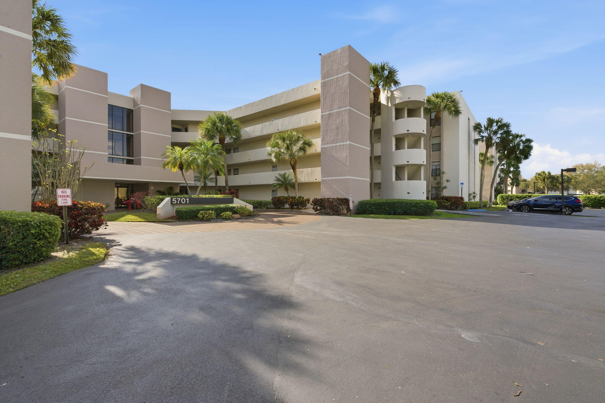 5701 Camino Del Sol, Unit 106 Boca Raton, FL 33433 - Photo 3 of 35 5-web-or-mls-5701-camino-del-sol-106