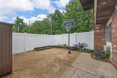 $79,900 | 7520 Hazelcrest Drive, Hazelwood, MO 63042