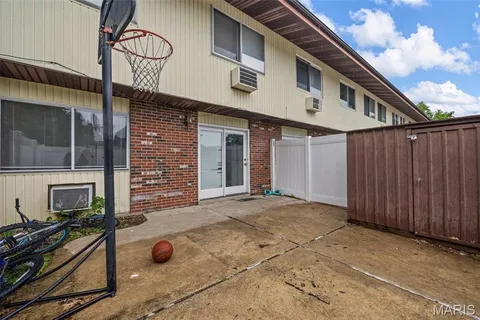 $79,900 | 7520 Hazelcrest Drive, Hazelwood, MO 63042