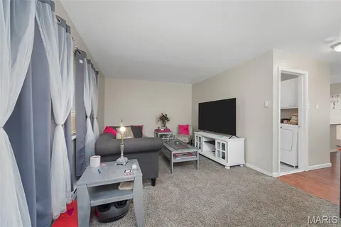 $79,900 | 7520 Hazelcrest Drive, Hazelwood, MO 63042