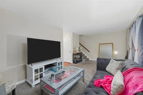 $79,900 | 7520 Hazelcrest Drive, Hazelwood, MO 63042