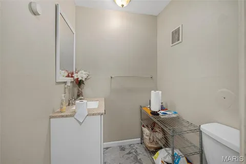 $79,900 | 7520 Hazelcrest Drive, Hazelwood, MO 63042