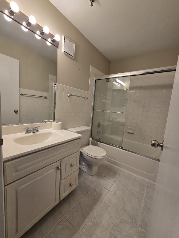 3255 Kirchoff Road, Unit 301 Rolling Meadows, IL 60008 - Photo 18 of 24 a bathroom with a double vanity sink toilet and shower