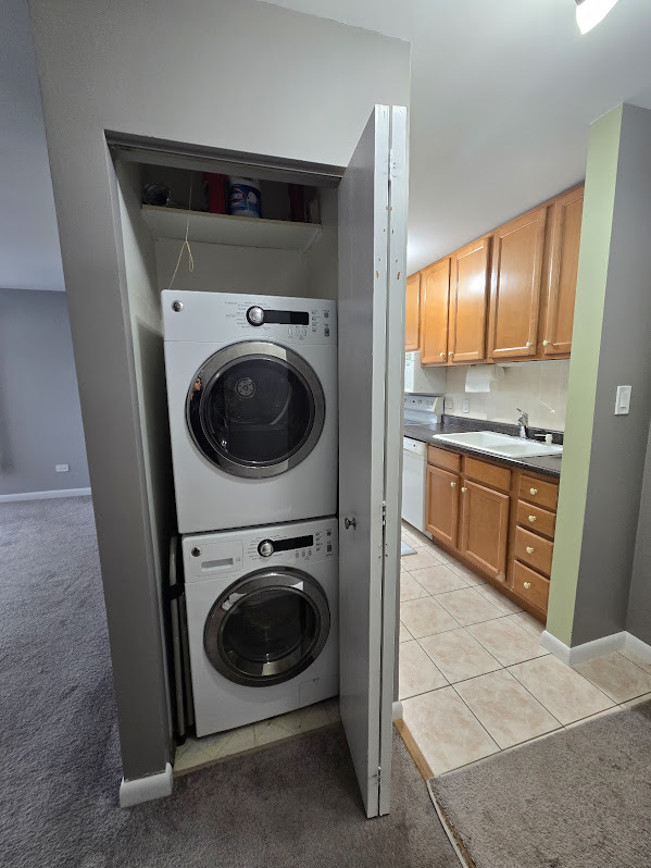 3255 Kirchoff Road, Unit 301 Rolling Meadows, IL 60008 - Photo 20 of 24 a utility room with sink dryer and washer