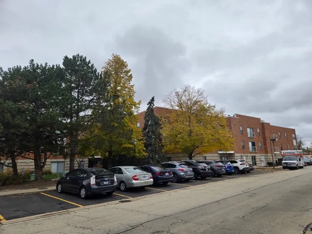 $1,900 | 3255 Kirchoff Road, Unit 301, Rolling Meadows, IL 60008