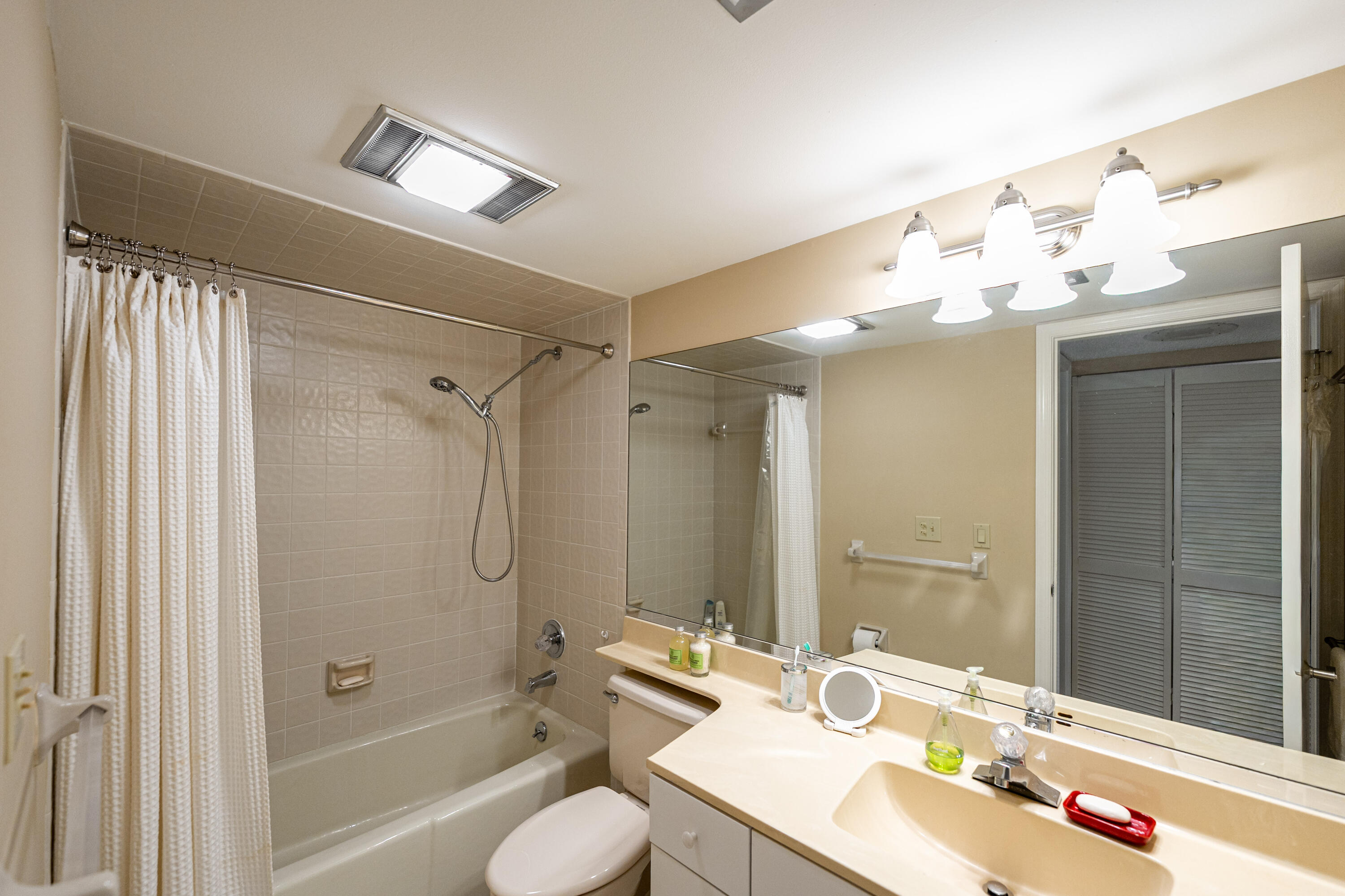 6404 Southeast Brandywine Court, Unit 104 Stuart, FL 34997 - Photo 27 of 57 Bath 2