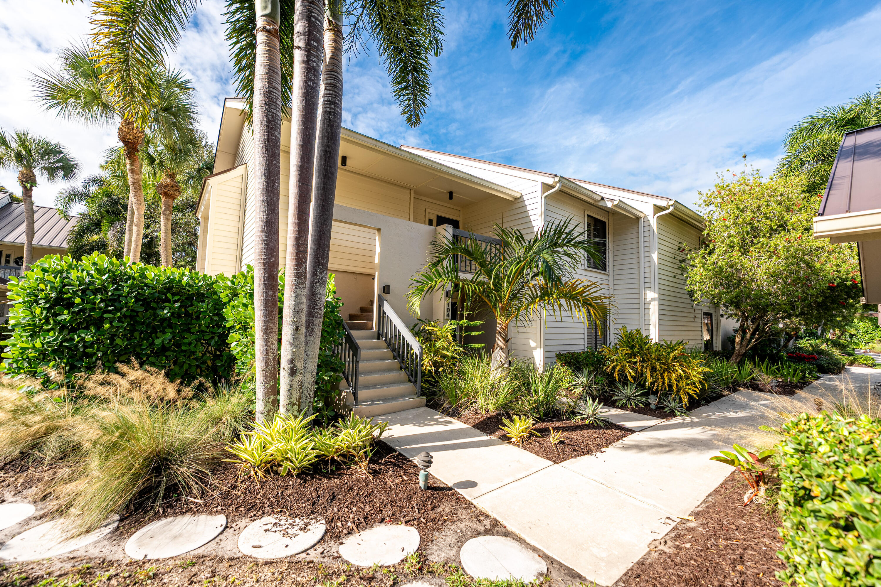 6404 Southeast Brandywine Court, Unit 104 Stuart, FL 34997 - Photo 35 of 57 End Unit