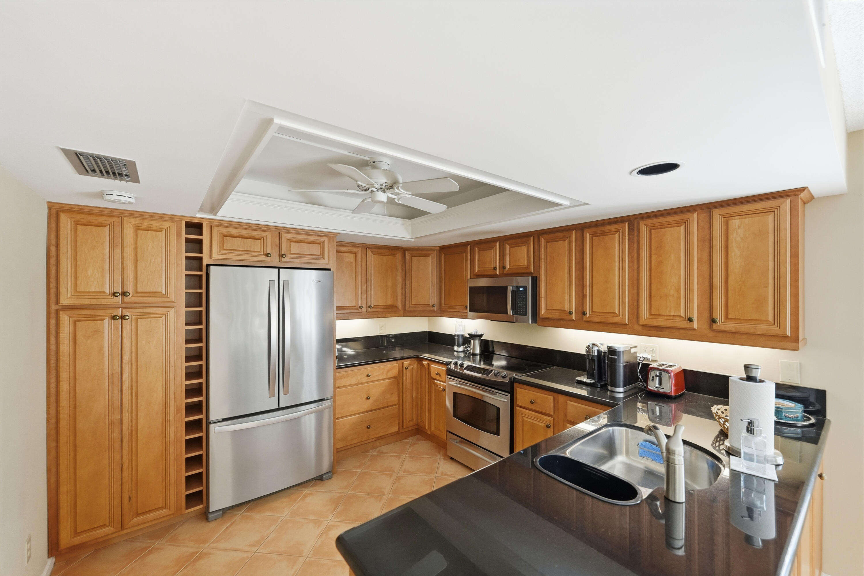 6404 Southeast Brandywine Court, Unit 104 Stuart, FL 34997 - Photo 6 of 57 Kitchen