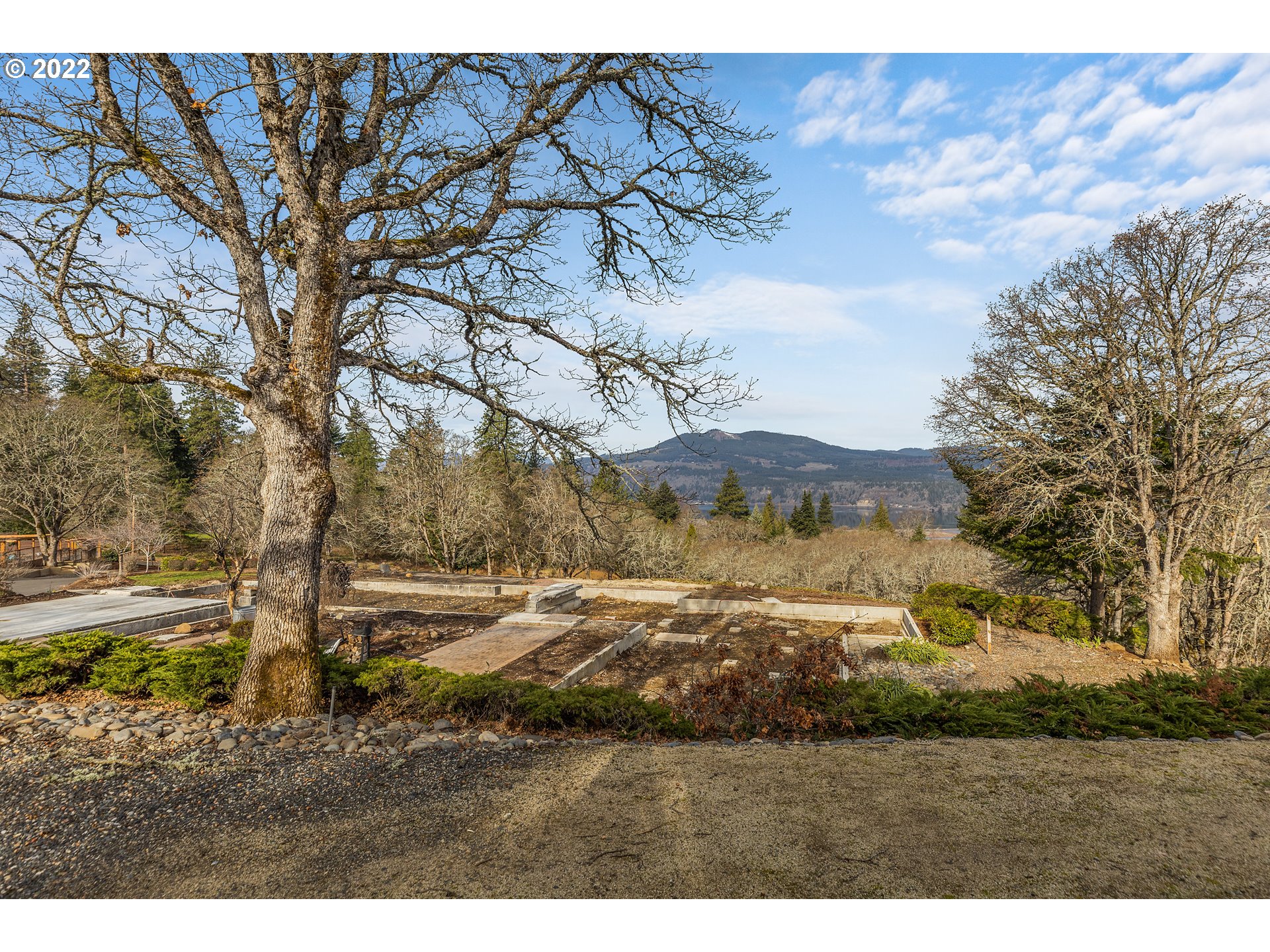 515 Highline Road Hood River, OR 97031 - Photo 14 of 32 a view of an outdoor space and yard
