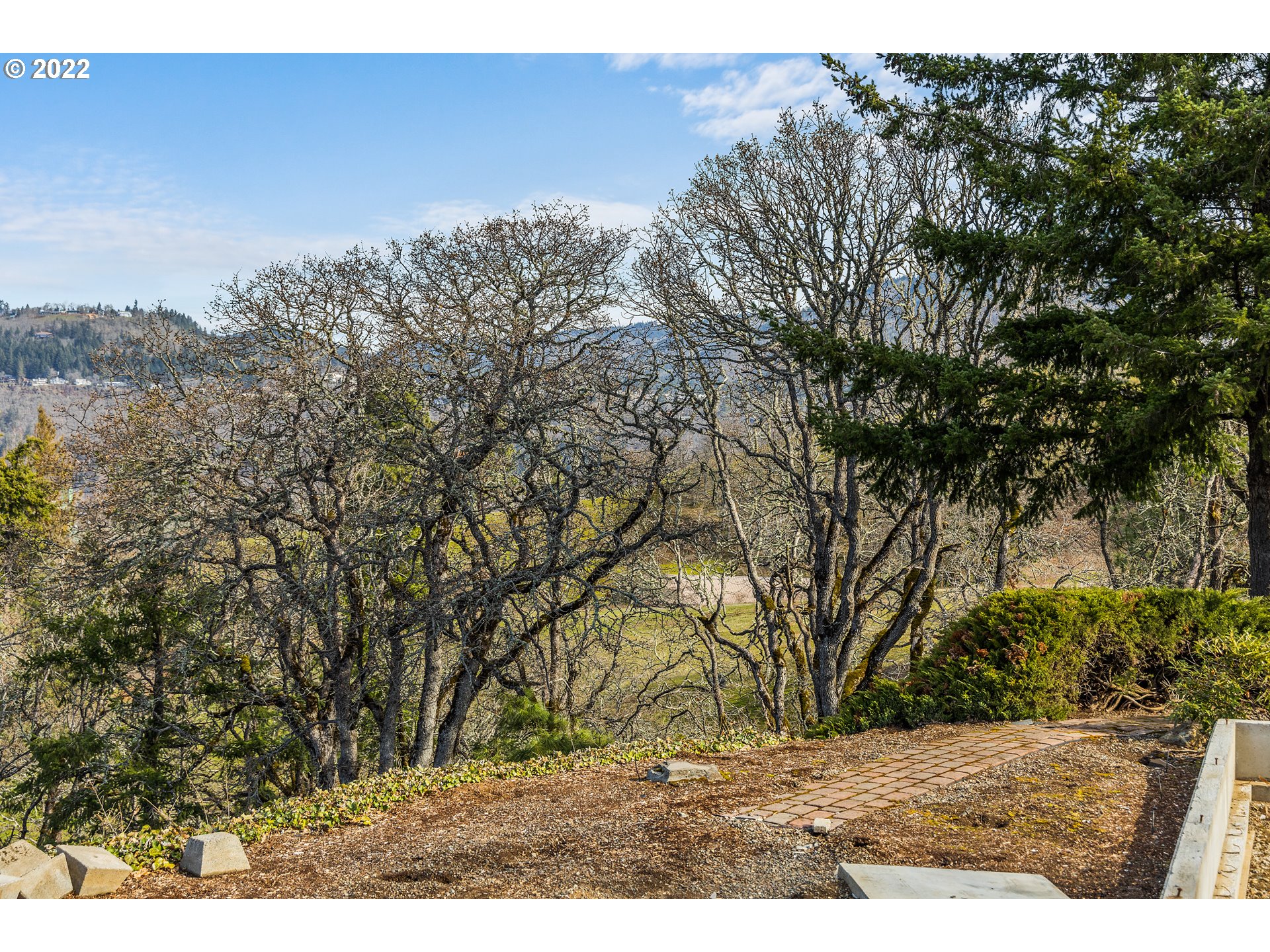 515 Highline Road Hood River, OR 97031 - Photo 25 of 32 a view of outdoor space and yard