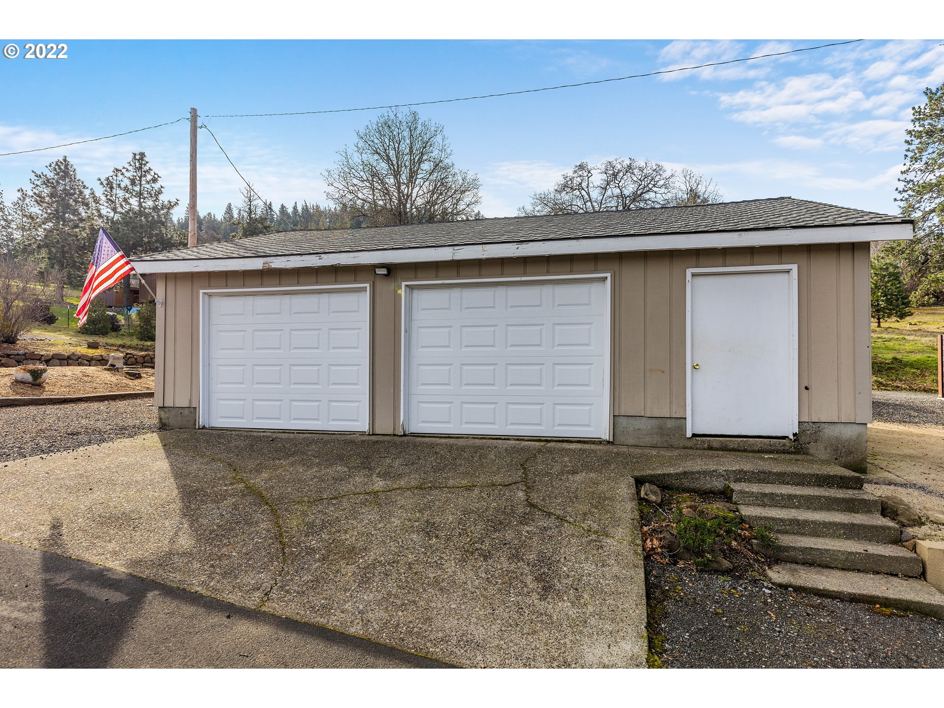 515 Highline Road Hood River, OR 97031 - Photo 27 of 32 a view of outdoor space and yard