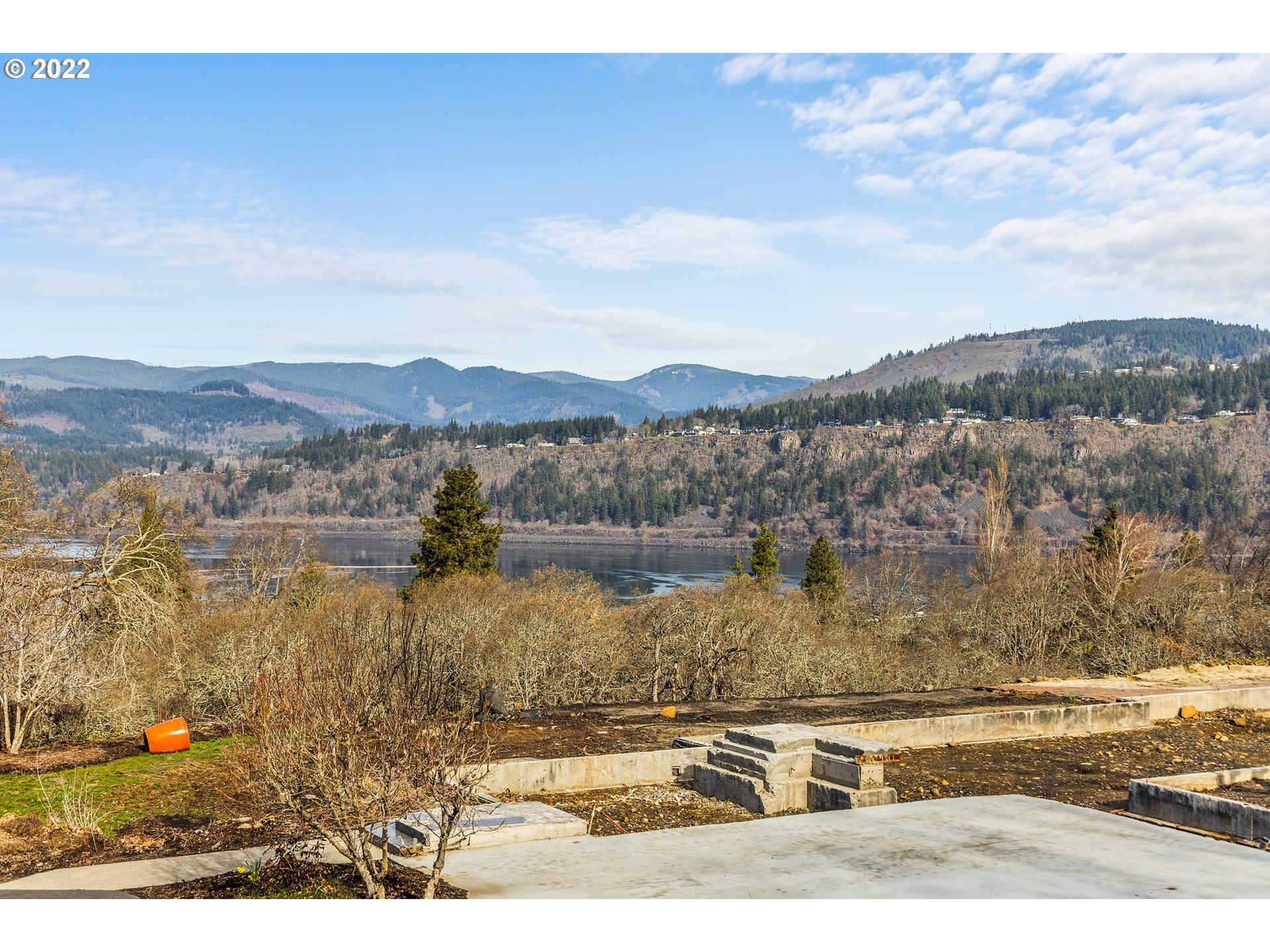 515 Highline Road Hood River, OR 97031 - Photo 10 of 32 a view of lake with mountain