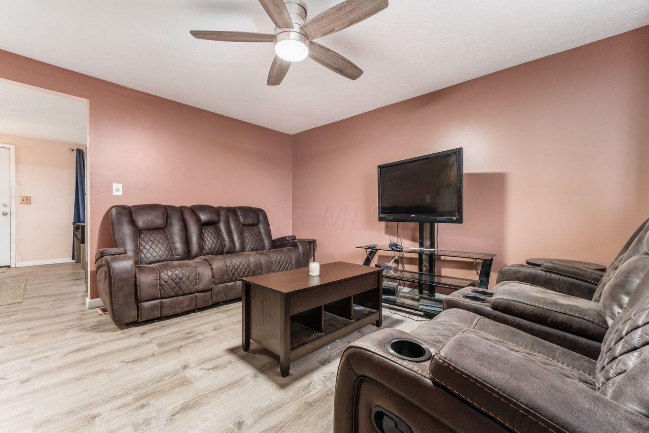 6507 Bartlett Road Reynoldsburg, OH 43068 - Photo 4 of 24 S_-_6507_Bartlett_Ct_-_016