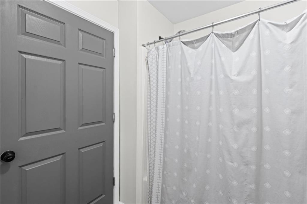 3675 Rosedale Circle Gainesville, GA 30506 - Photo 19 of 32 a view of a bathroom