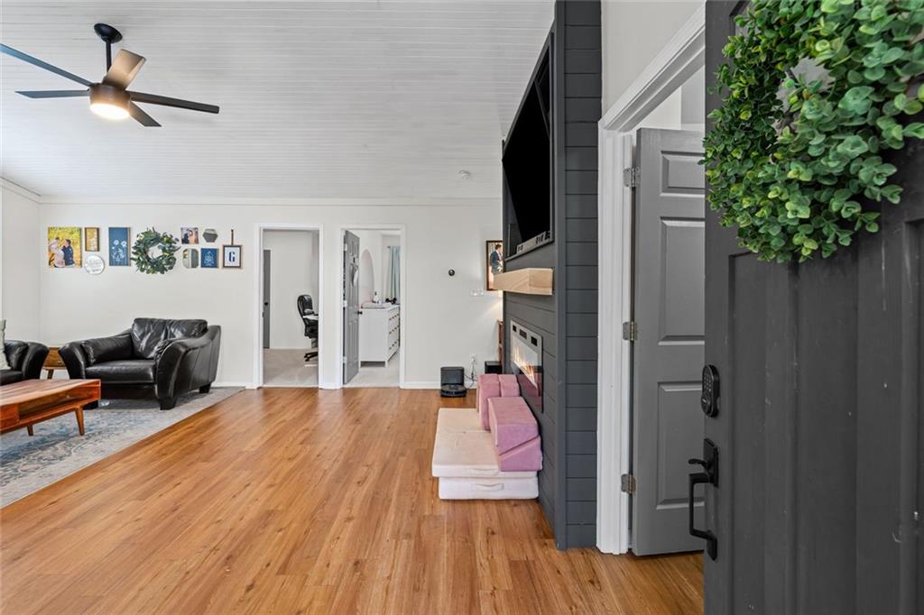 3675 Rosedale Circle Gainesville, GA 30506 - Photo 6 of 32 a bed room with a bed and a potted plant