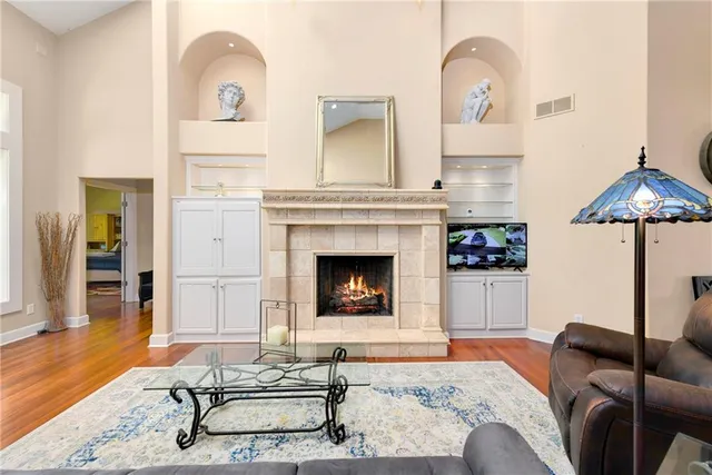 $950,000 | 2801 North Lentz Road, Independence, MO 64058