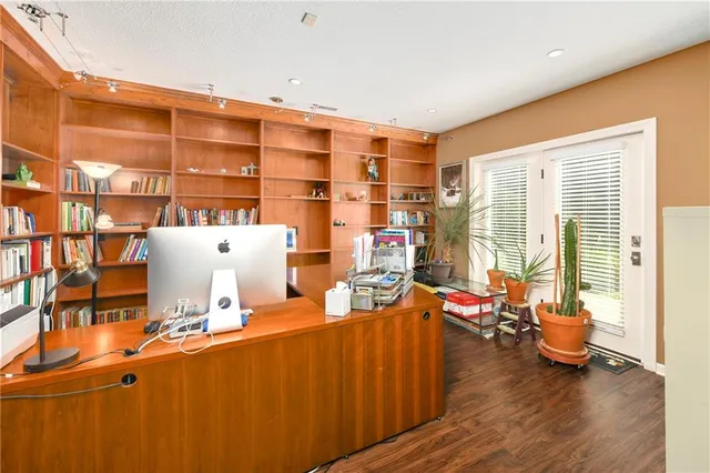 $950,000 | 2801 North Lentz Road, Independence, MO 64058